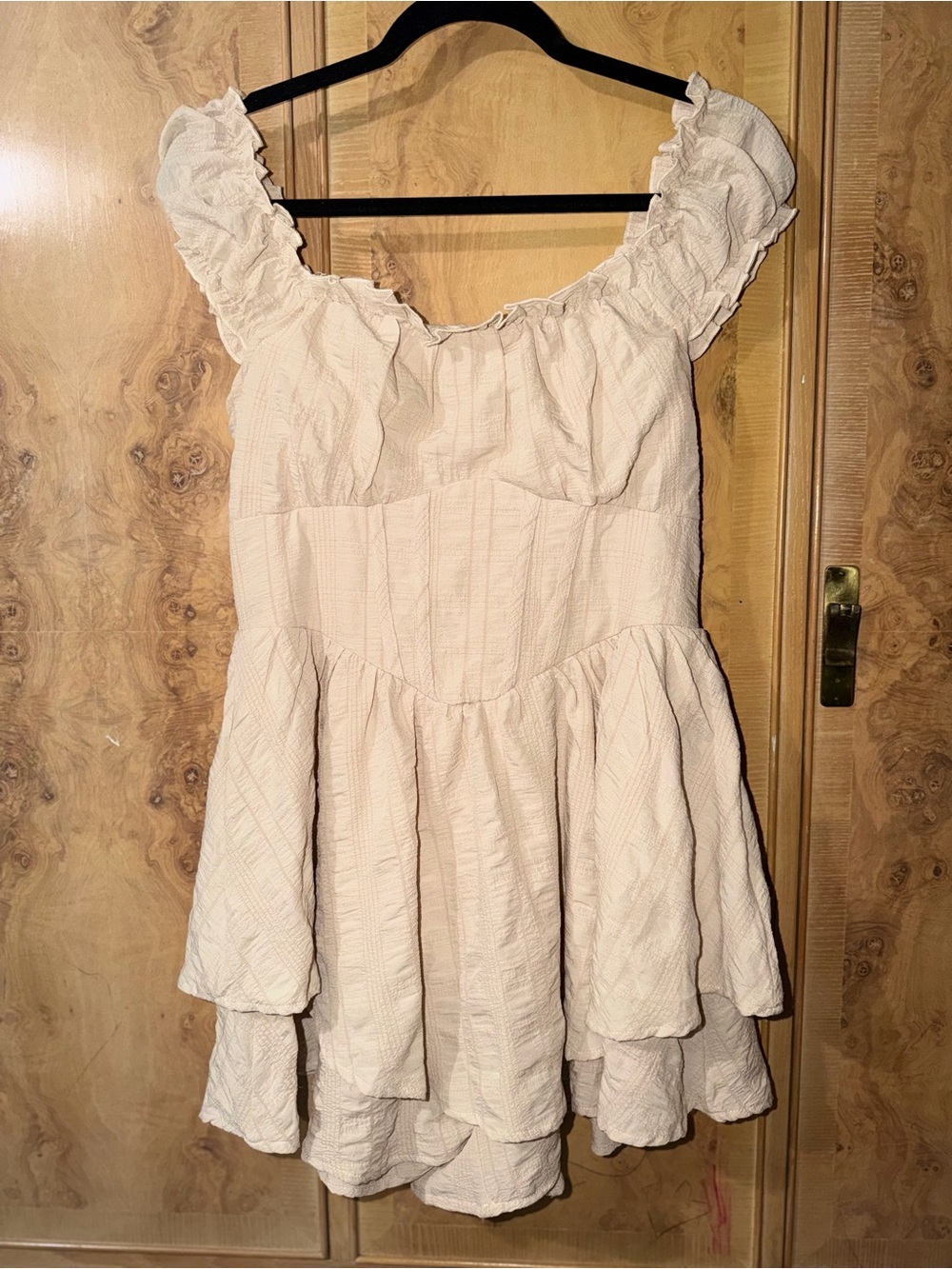 Ladies Cream tan Ruffled Tiered romper size Large